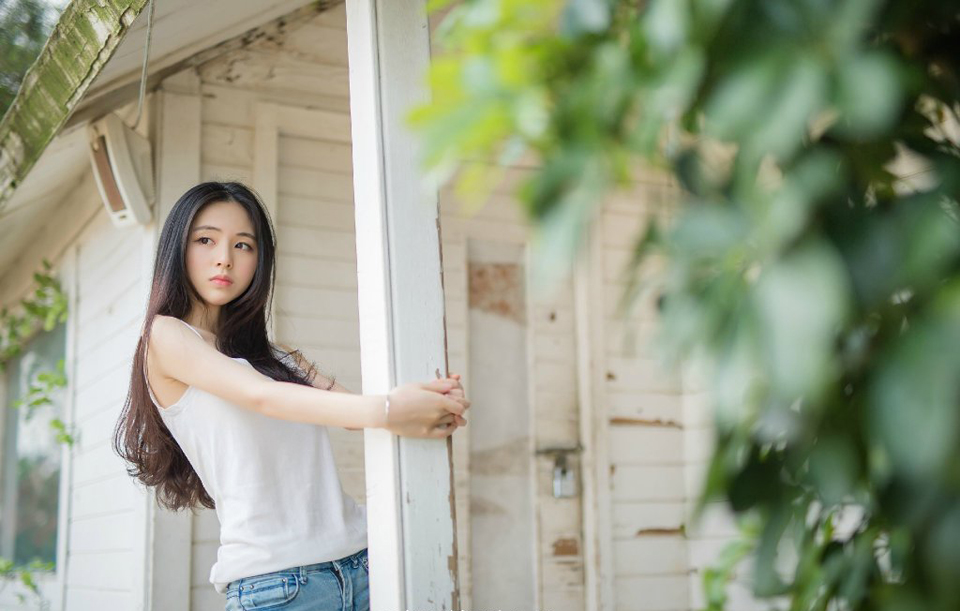 “两军交战，不斩来使，自古以来，这便是规矩，与出身何关？将军惨事，末将也深感同情，只是将军因此而牵连国家大事，实属不智，末将不能看着将军一错再错。”卓扬淡然的收回了宝剑，看向刘璝。